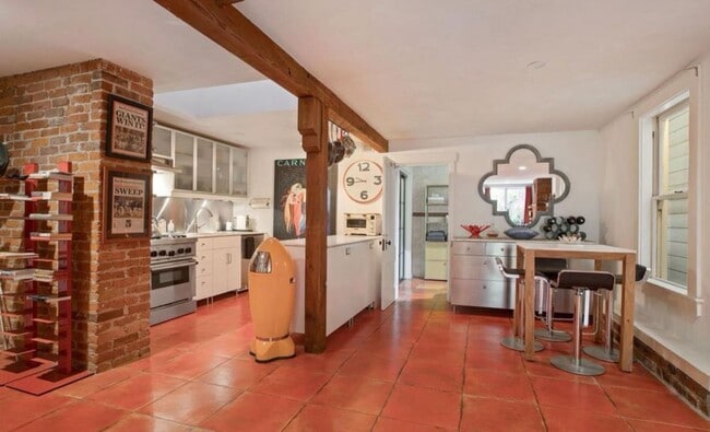 Primary Photo - 1471 McAllister St