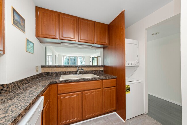 Building Photo - 195 N Harbor Dr