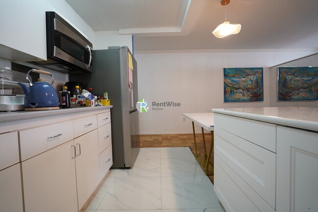 Building Photo - 6 Whittier Pl