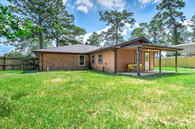 Building Photo - 5813 Russell Ln