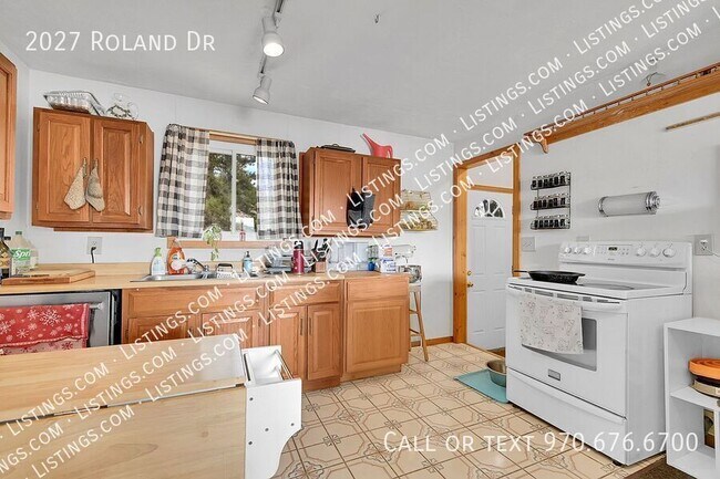 Building Photo - 2027 Roland Dr