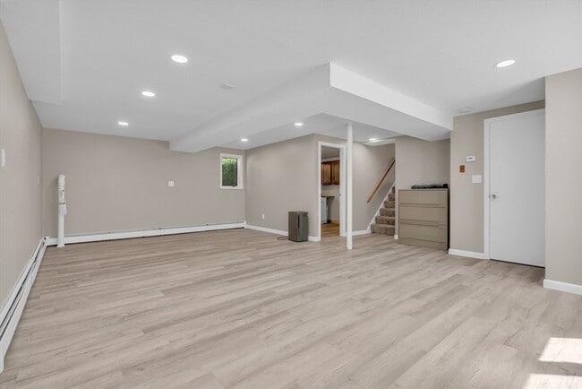 Building Photo - 606 Springs Rd