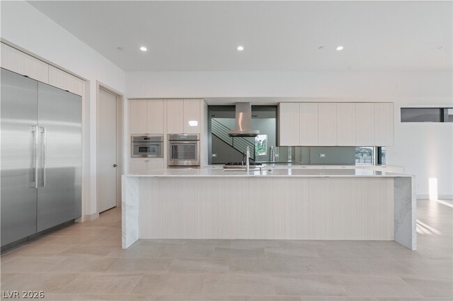 Building Photo - 66 Lakefront Dr