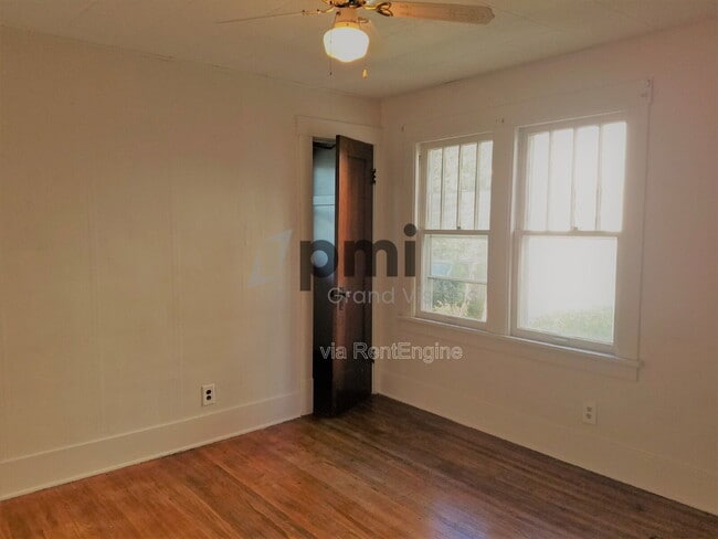 Building Photo - 2143 E Wood St