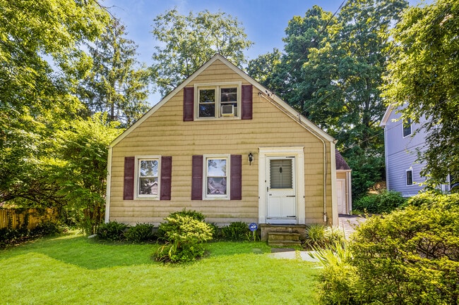 Primary Photo - 11 Hillside Pl