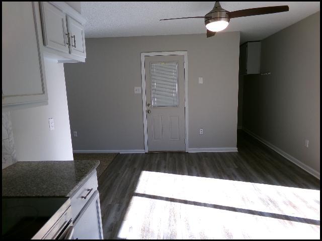 Building Photo - 8 Brookway Ln