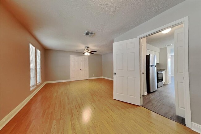Building Photo - 13627 Montaigne Dr