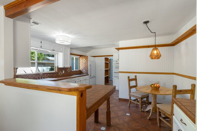 Breakfast area - 228 N Pueblo Ave