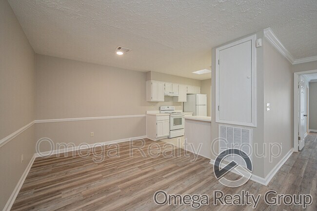 Building Photo - 8508 English Oak Loop