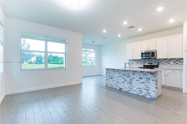 Building Photo - 4830 Navali Dr