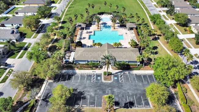 Building Photo - 7603 Crescent Palm Dr