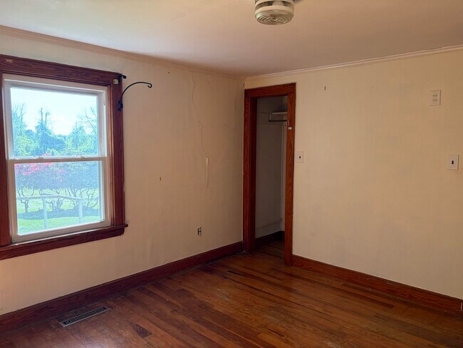 Building Photo - 1420 Woodbury Ave
