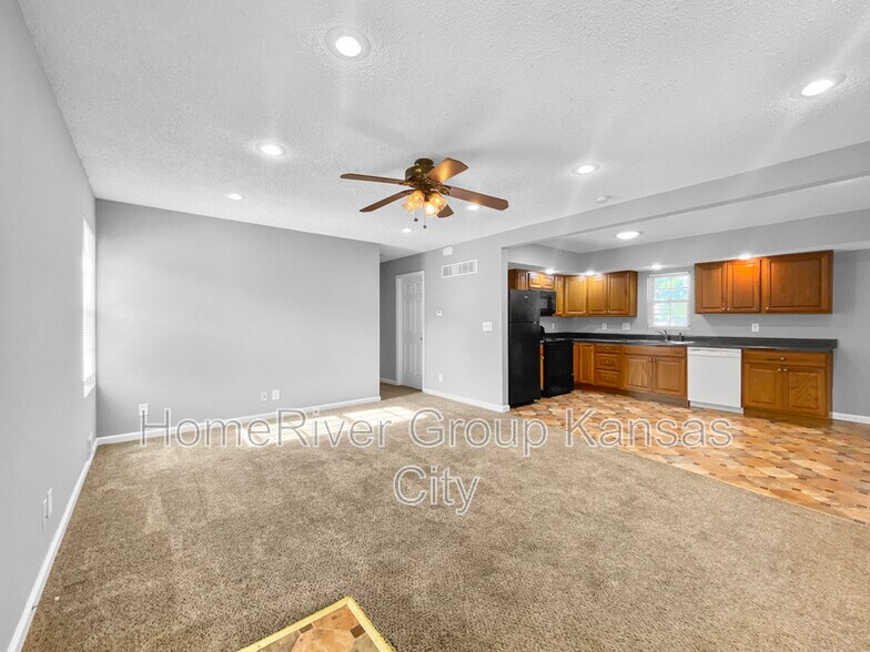 Building Photo - 3913 S Lynn St