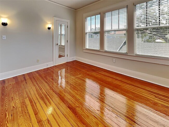 Building Photo - 1806 W Morrison Ave