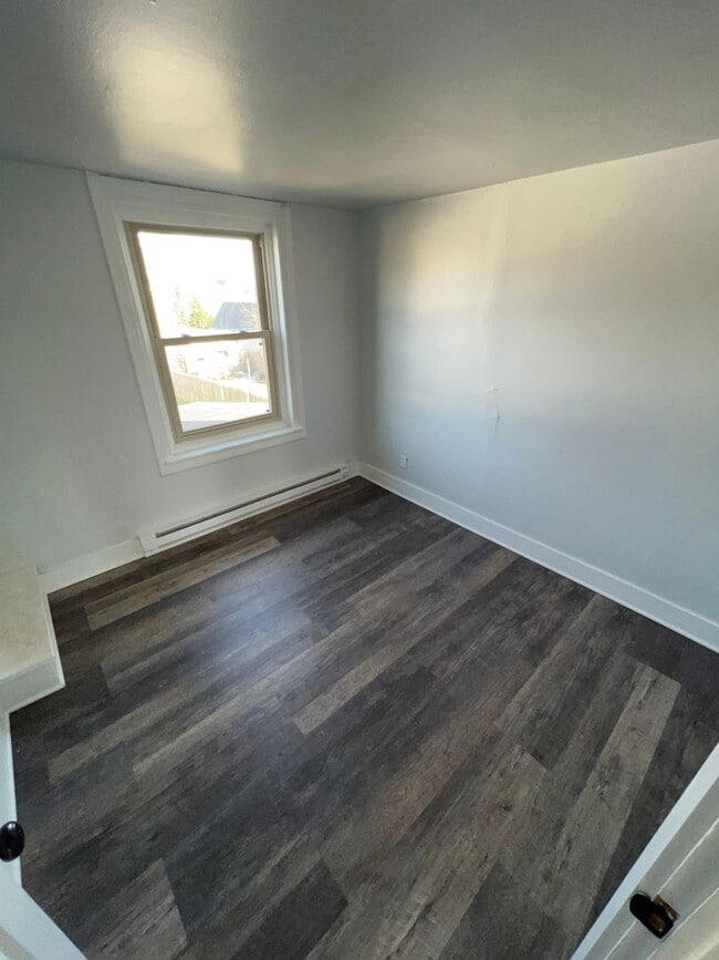 Building Photo - Completely remodeled TWO BEDROOM Twin