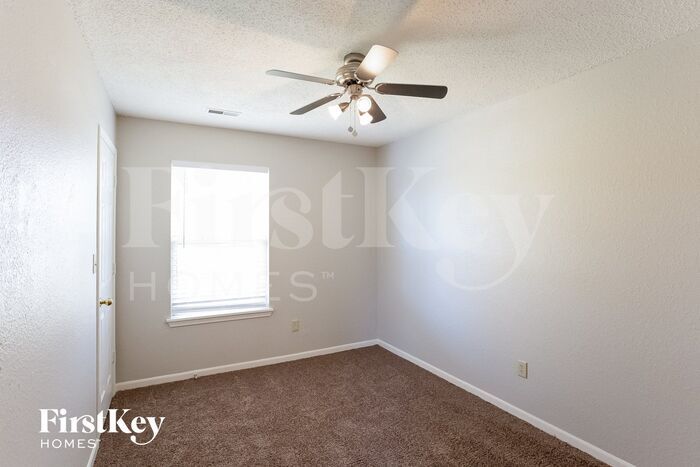 Building Photo - 18009 Sanibel Cir