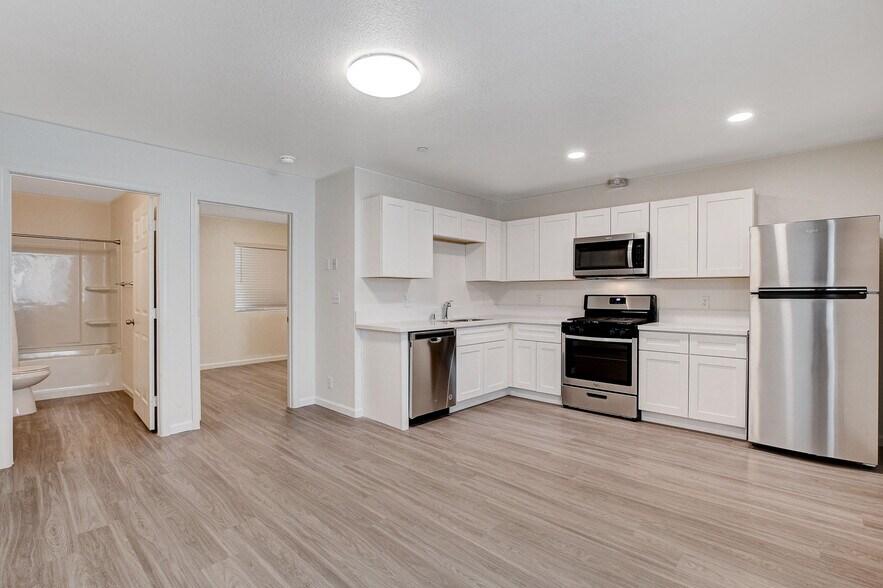 Building Photo - 405 S 10th St