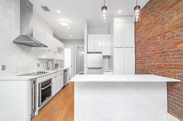 Building Photo - 4 bedroom in NEW YORK NY 10016