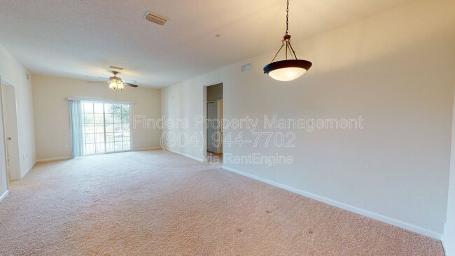 Building Photo - 8201 Green Parrot Rd