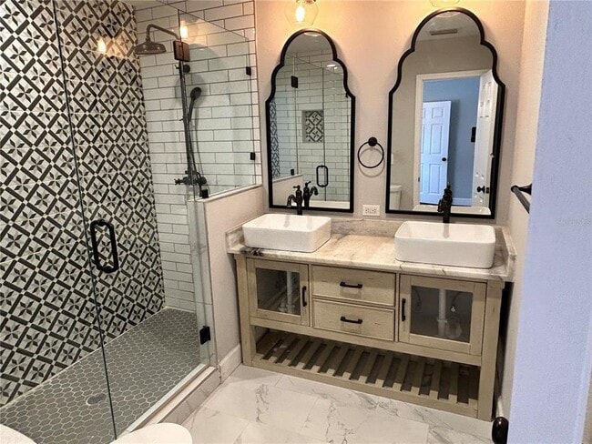 Building Photo - 2108 W Powhatan Ave