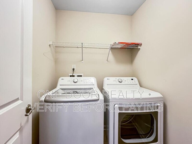 Building Photo - 402 Lewis Burwell Pl