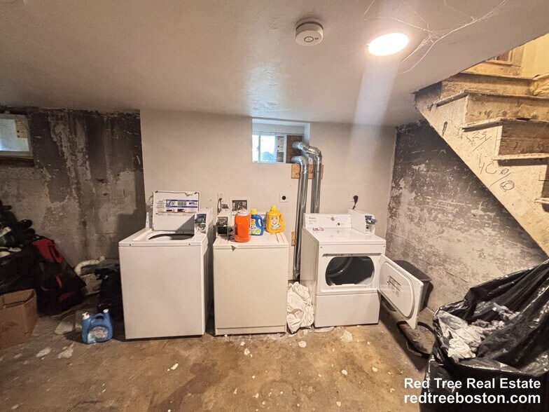 Building Photo - 45 Matchett St
