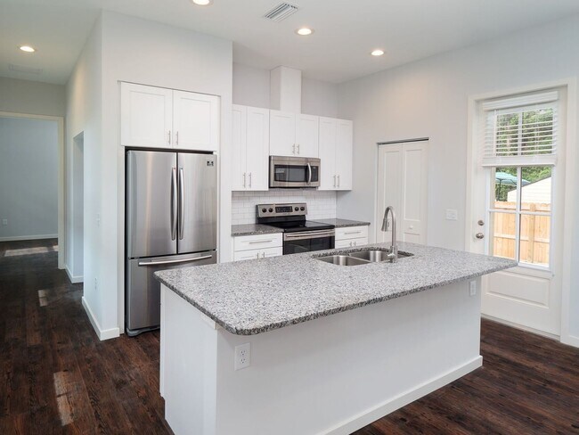 Building Photo - Thelma Lane - Luxury 3 Bedroom House