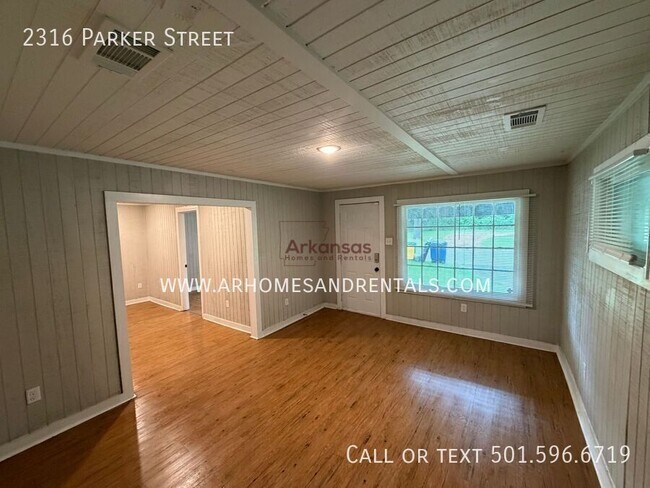 Building Photo - 2316 Parker St