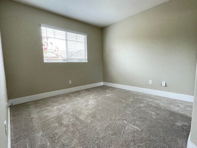 Building Photo - Del Mar Single Family Home- Just in Time for Summer!