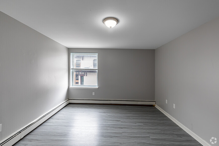 1BR, 1BA - Bedroom - Stuart Apartments