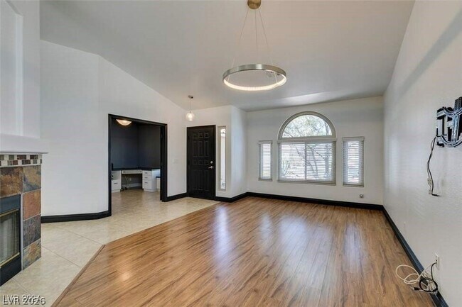 Building Photo - 240 Honeywood St