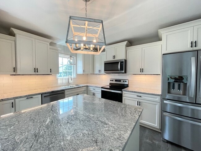 Building Photo - Recently Renovated Rancher Waiting for You!