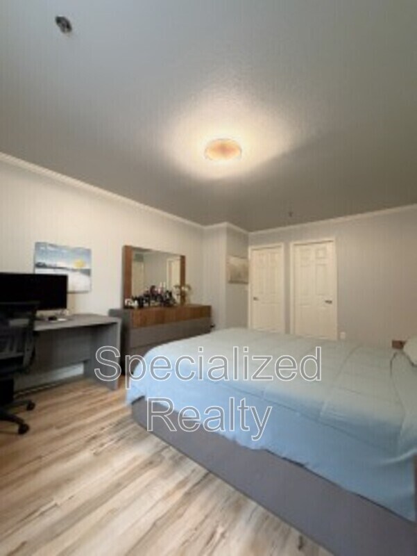 Building Photo - 1020 Davis Ave