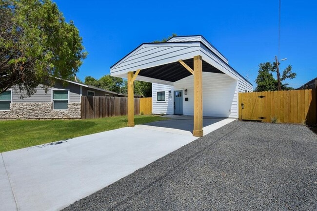 Building Photo - 2530 Steck Ave