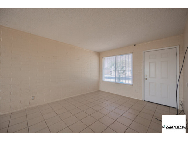 Building Photo - $700 OFF FIRST MONTH'S RENT MOVE IN SPECIA...