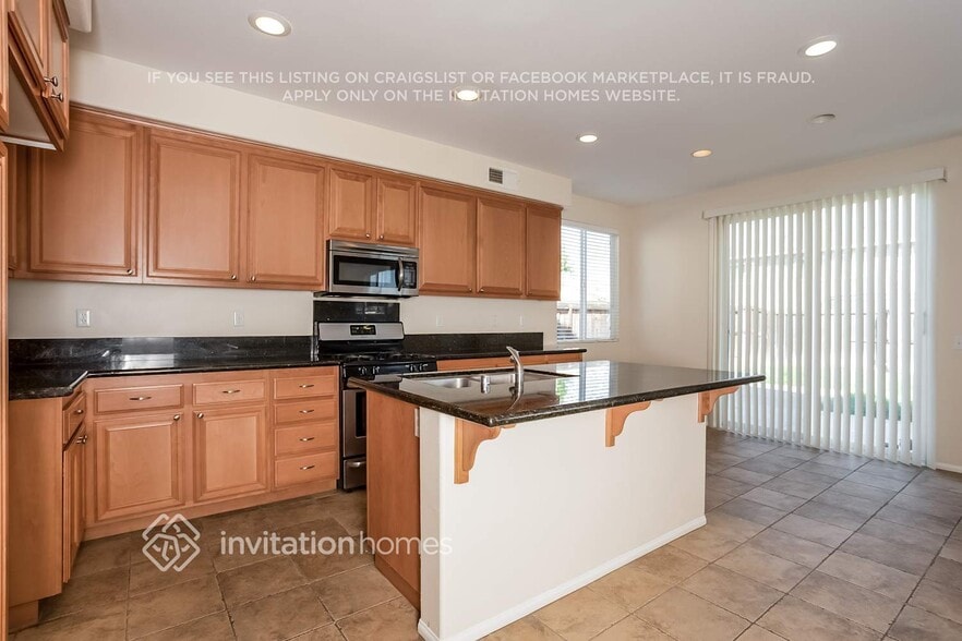 Building Photo - 52 Ivory Ave