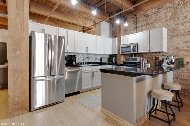 Building Photo - 375 W Erie St