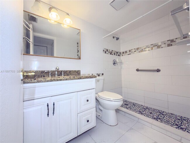 Building Photo - 605 S State Rd 7