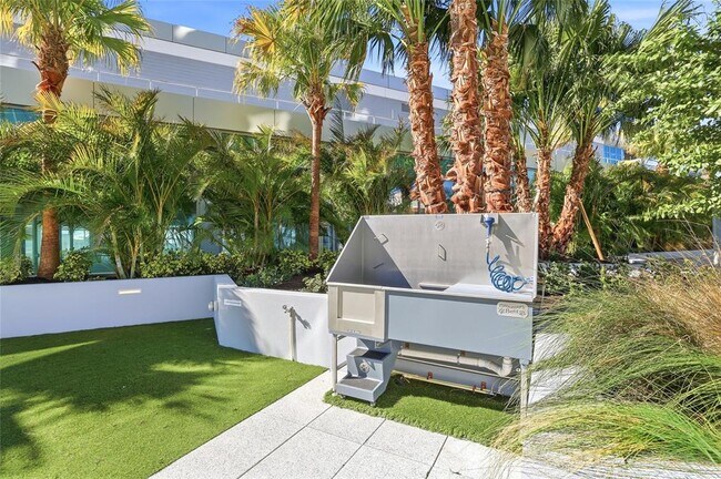 Building Photo - 400 Central Ave