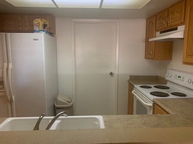 Building Photo - 9064 N 68th Ln