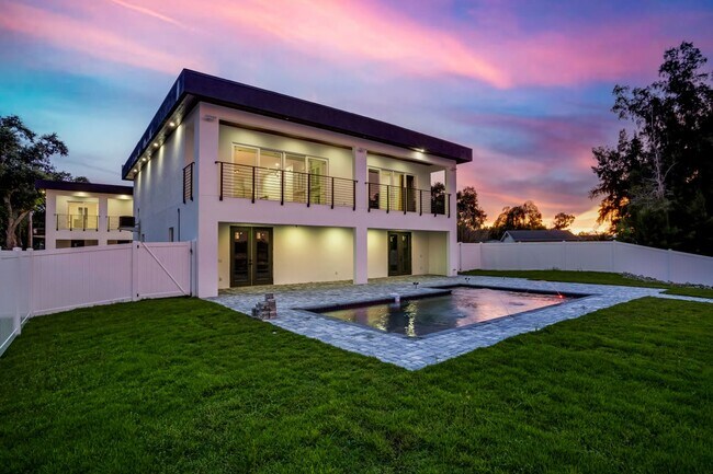 Building Photo - 5/3 Luxury Custom Home plus Boat dock, Pool and Stunning Views!!