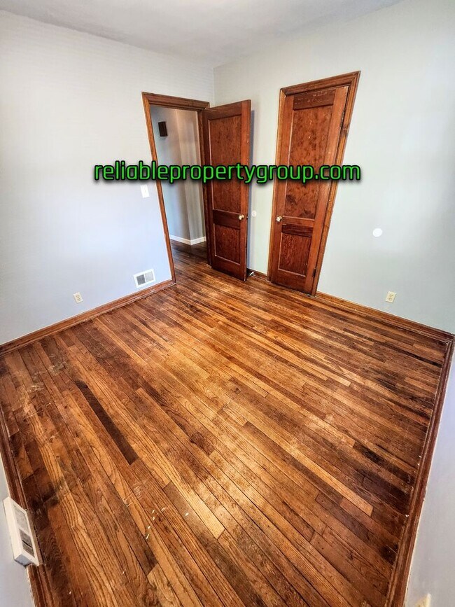 Building Photo - New Listing in Fort Wayne