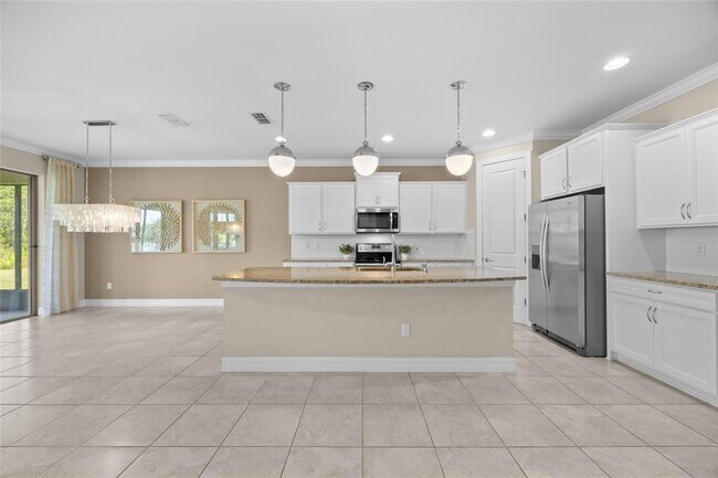 Building Photo - 2880 E Lake Pointe Dr