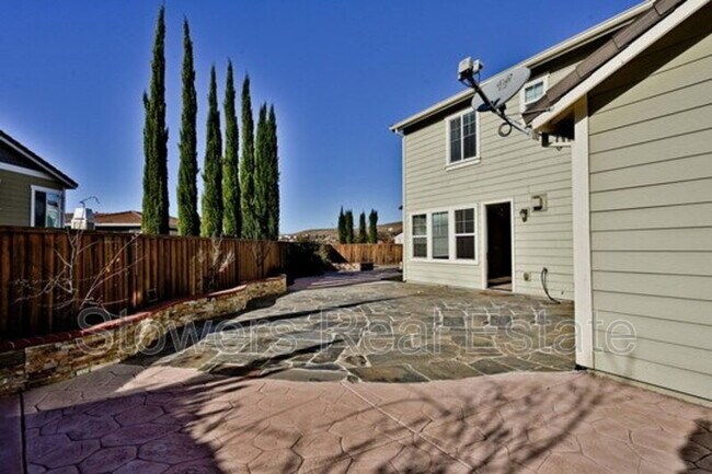 Building Photo - 630 Bond Ct