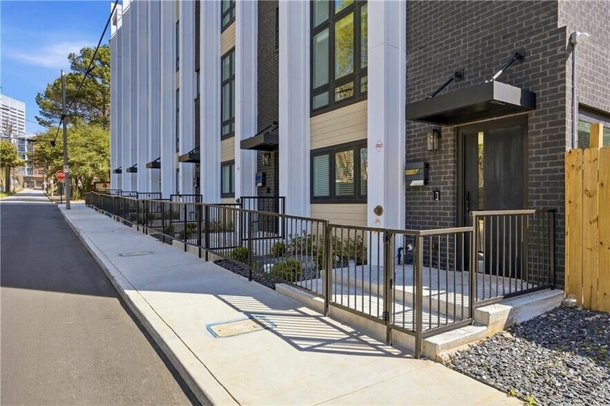 Building Photo - 434 Markham St SW