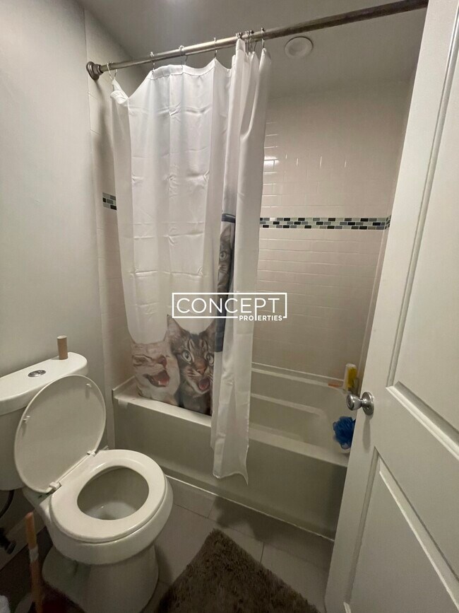 Building Photo - 996 Tremont St