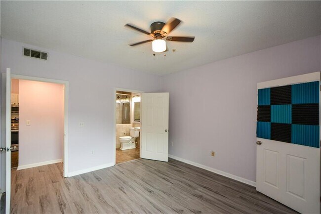 Building Photo - 955 Juniper St NE