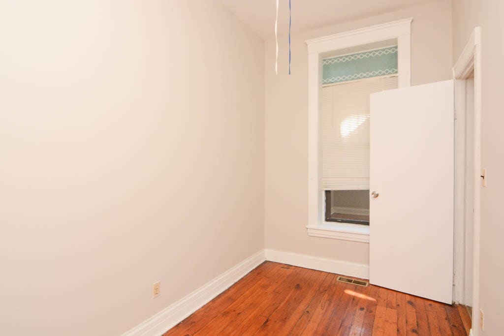 Building Photo - 1409 W Erie St