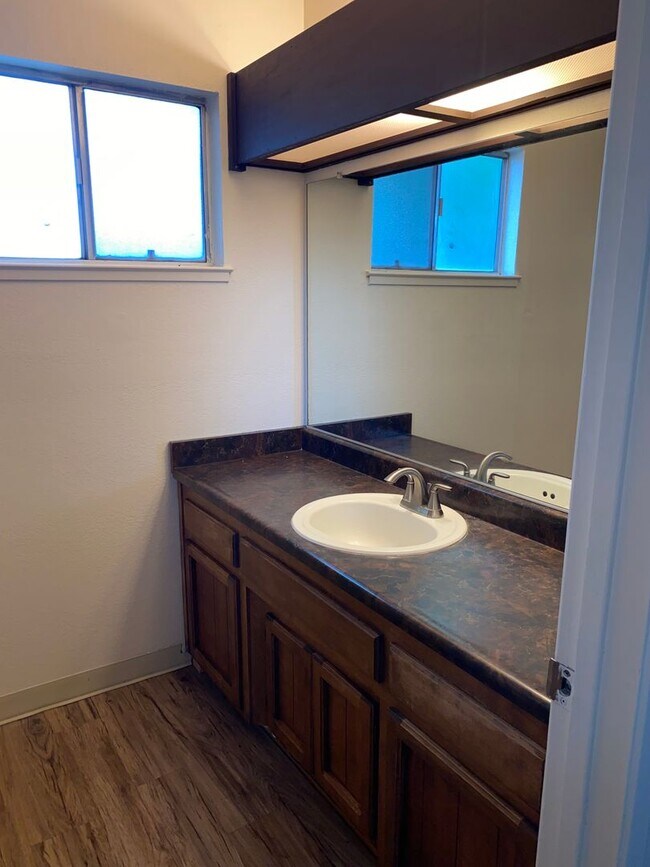 Building Photo - 7252 Florin Mall Dr