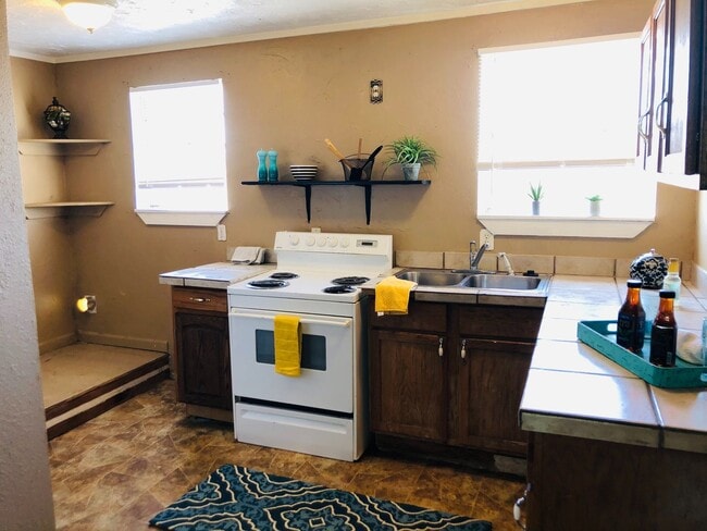 Building Photo - 200 off move in by May 15th!   ALL BILLS PAID! 2 bedrooms with 2 bath rooms that is a upstairs un...